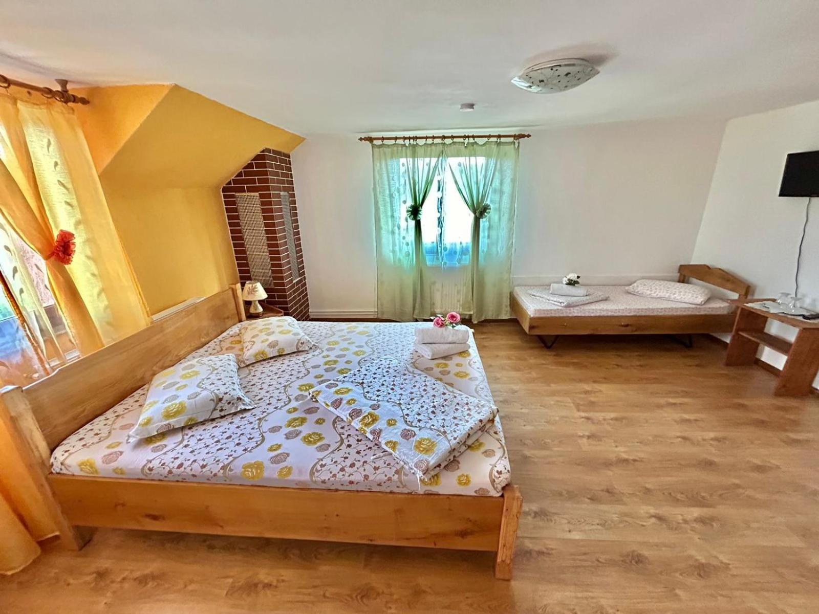 Pensiunea Casa Nina Cartisoara Phòng bức ảnh