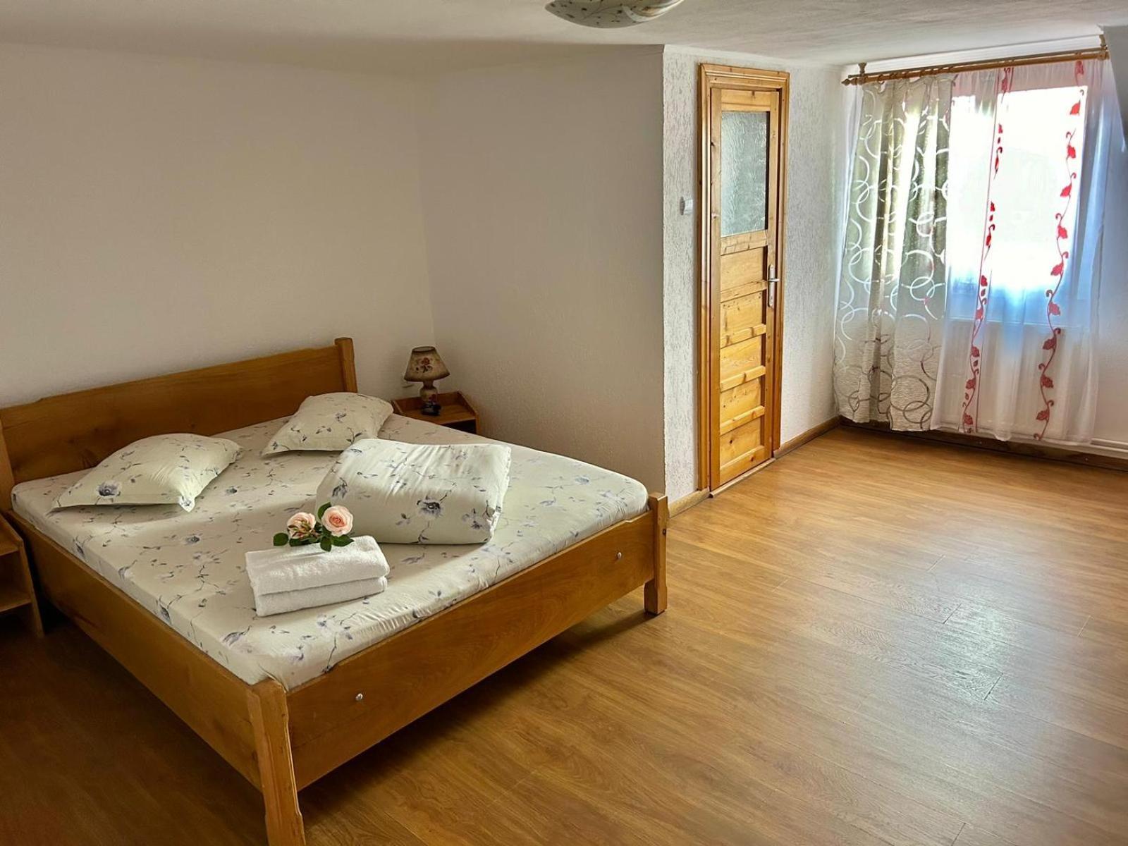 Pensiunea Casa Nina Cartisoara Phòng bức ảnh